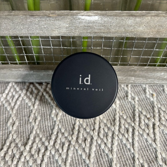 i.d. Bare Escentuals Mineral Veil Powder #26040, .47 oz (large) Factory sealed. - Picture 3 of 3